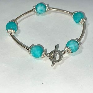 Teal bead and silver tubes bracelet